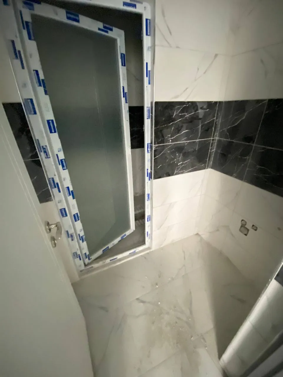 DEVELİ POLAT GAYRİMENKUL- ÇARŞI MERKEZE YAKIN KİRALIK SIFIR GENİŞ 2+1 DAİRE