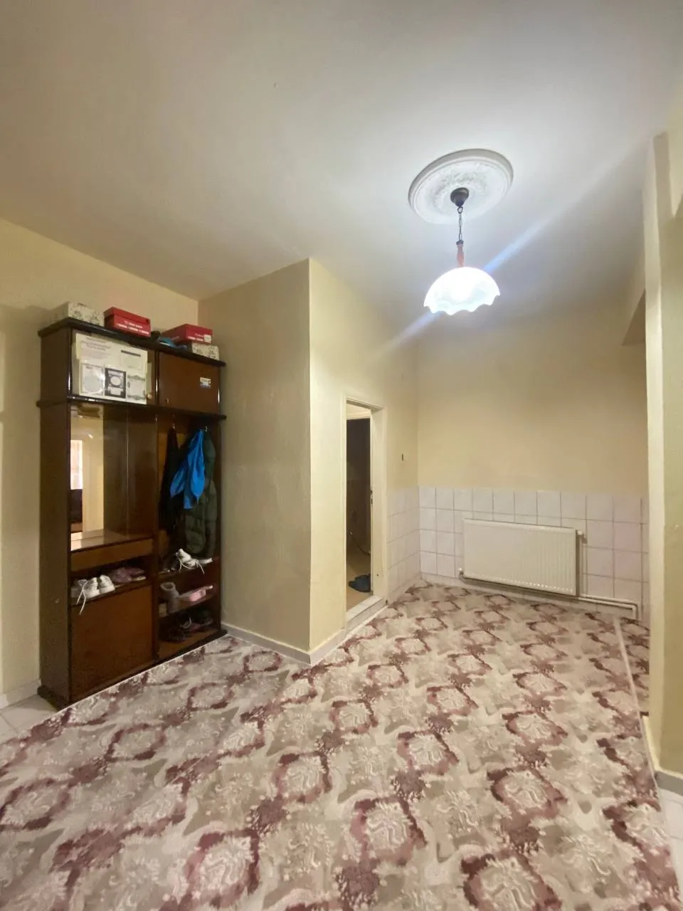 DEVELİ POLAT GAYRİMENKUL-CAMİCEDİT MAH. PAZAR ALTINDA SATILIK BAKIMLI DAİRE