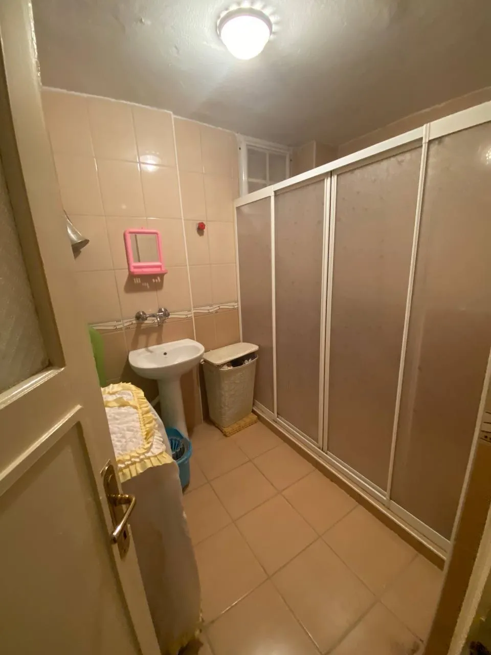 DEVELİ POLAT GAYRİMENKUL-CAMİCEDİT MAH. PAZAR ALTINDA SATILIK BAKIMLI DAİRE