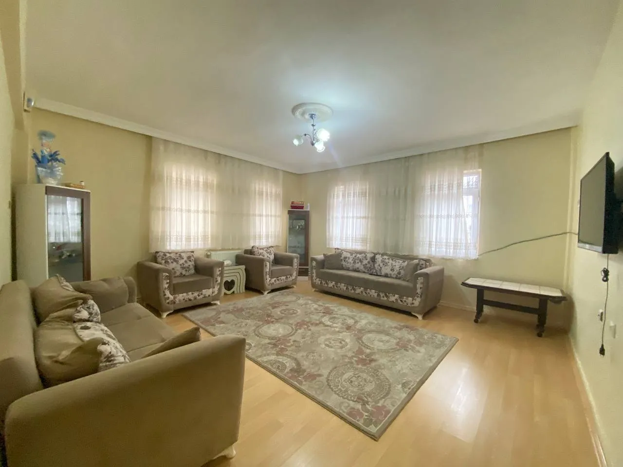 DEVELİ POLAT GAYRİMENKUL-CAMİCEDİT MAH. PAZAR ALTINDA SATILIK BAKIMLI DAİRE