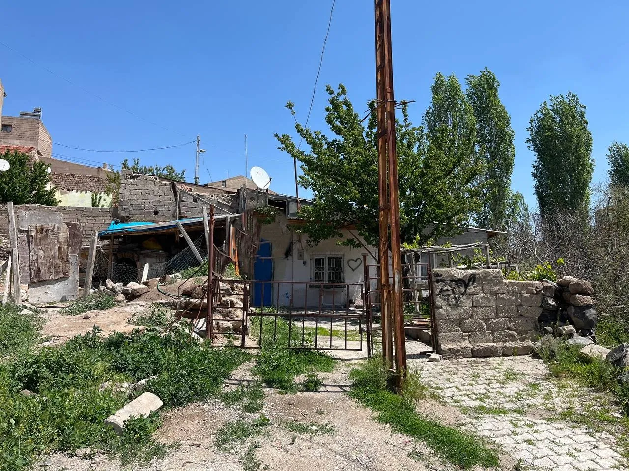 DEVELİ POLAT GAYRİMENKUL-ABDULBAKİ MAH. SATILIK MÜSTAKİL EV