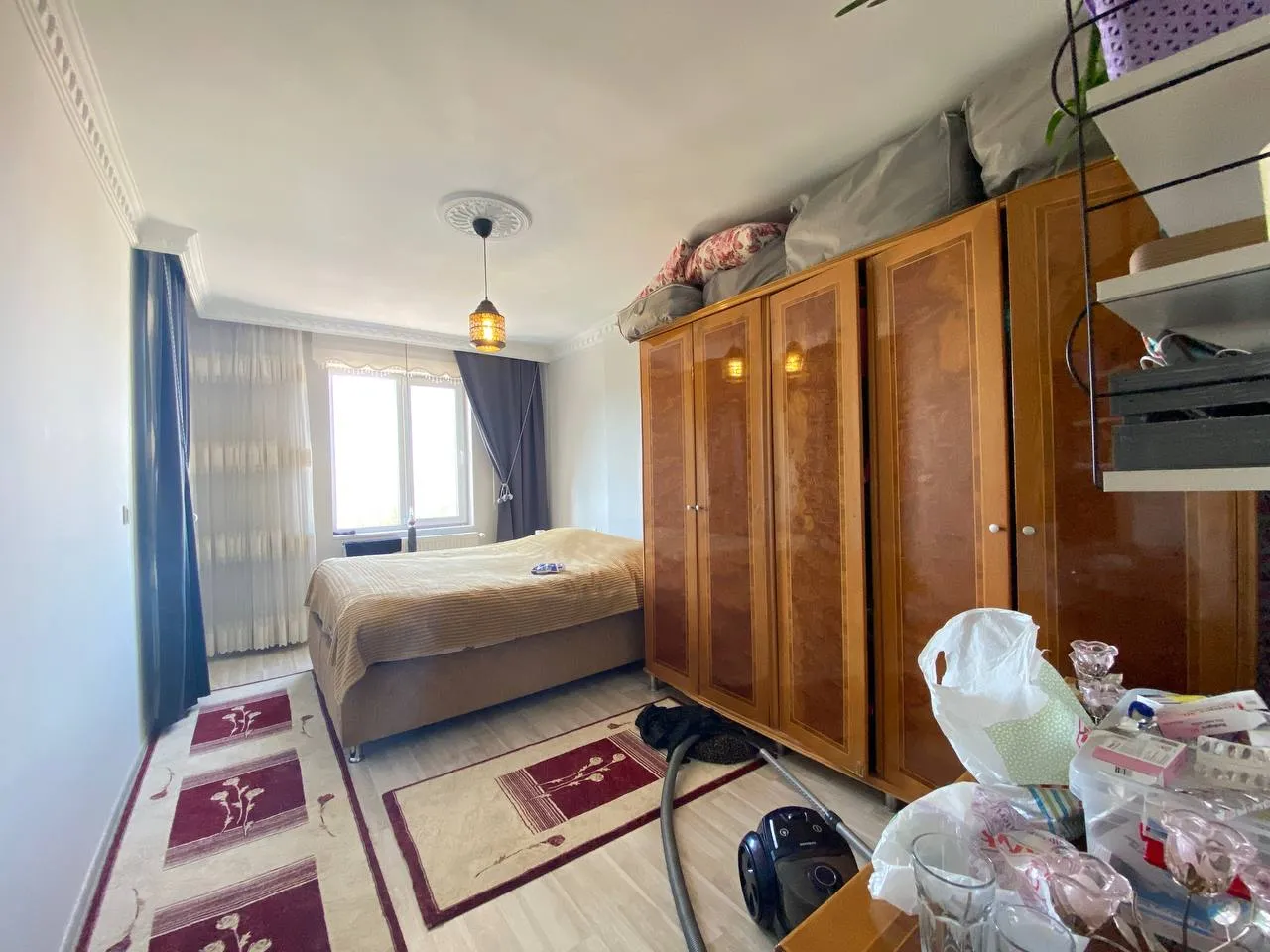 DEVELİ POLAT GAYRİMENKUL-ADLİYE İLERİSİ ANAYOLA ÜZERİN DE SATILIK ARA KAT DOLU DOLU DAİRE