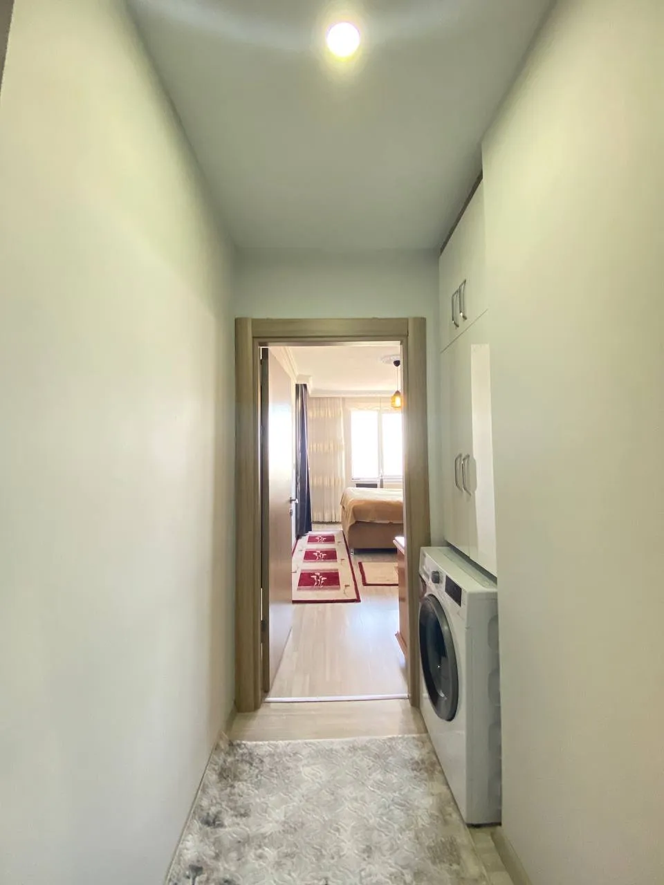 DEVELİ POLAT GAYRİMENKUL-ADLİYE İLERİSİ ANAYOLA ÜZERİN DE SATILIK ARA KAT DOLU DOLU DAİRE
