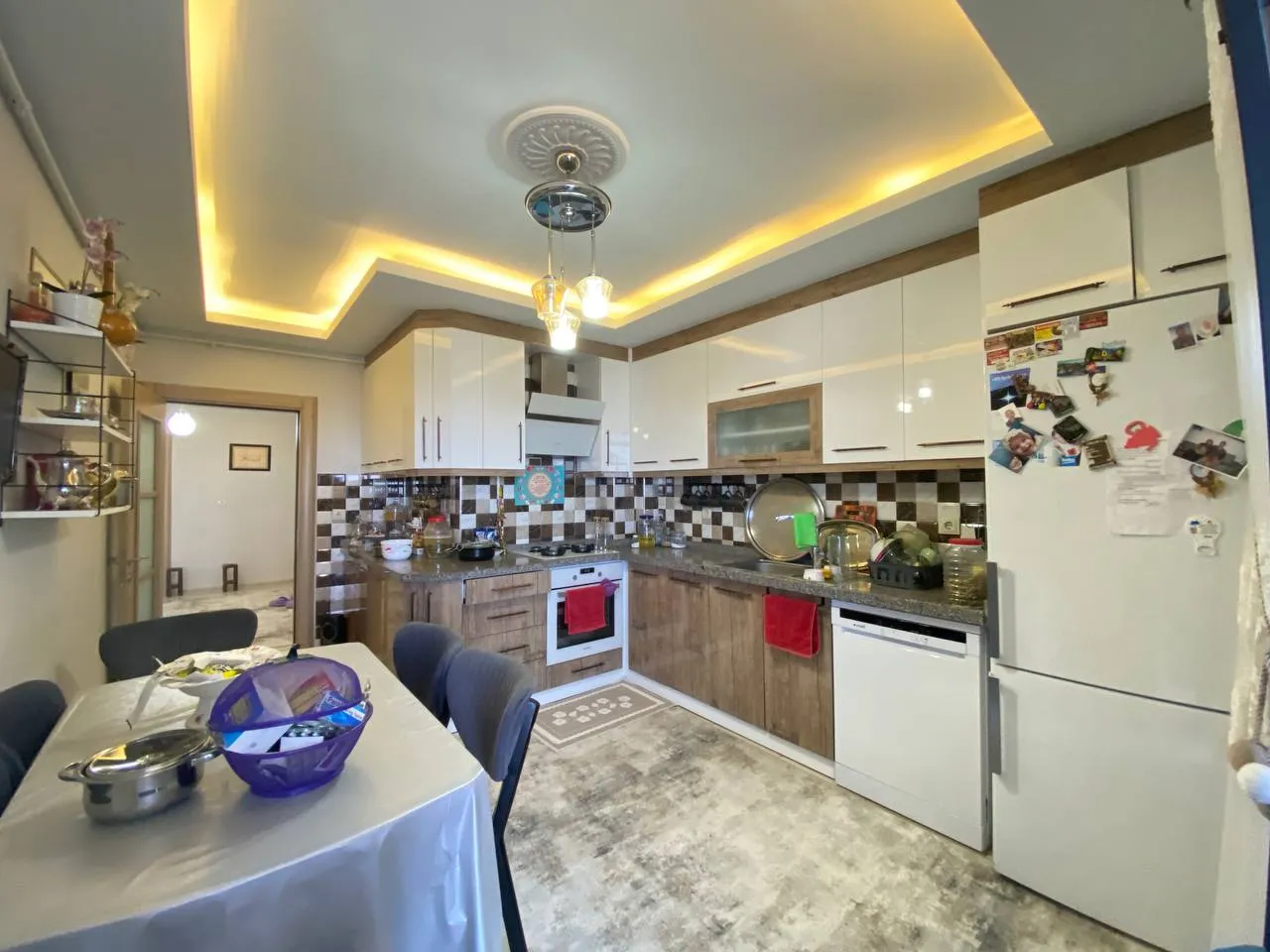 DEVELİ POLAT GAYRİMENKUL-ADLİYE İLERİSİ ANAYOLA ÜZERİN DE SATILIK ARA KAT DOLU DOLU DAİRE
