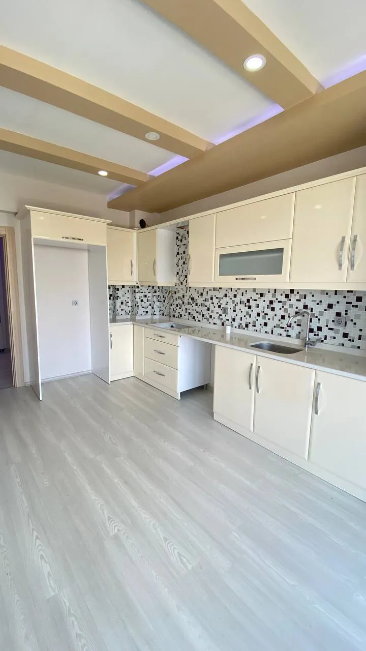 DEVELİ POLAT GAYRİMENKUL - ADLİYE İLERİSİ KİRALIK BAKIMLI DAİRE