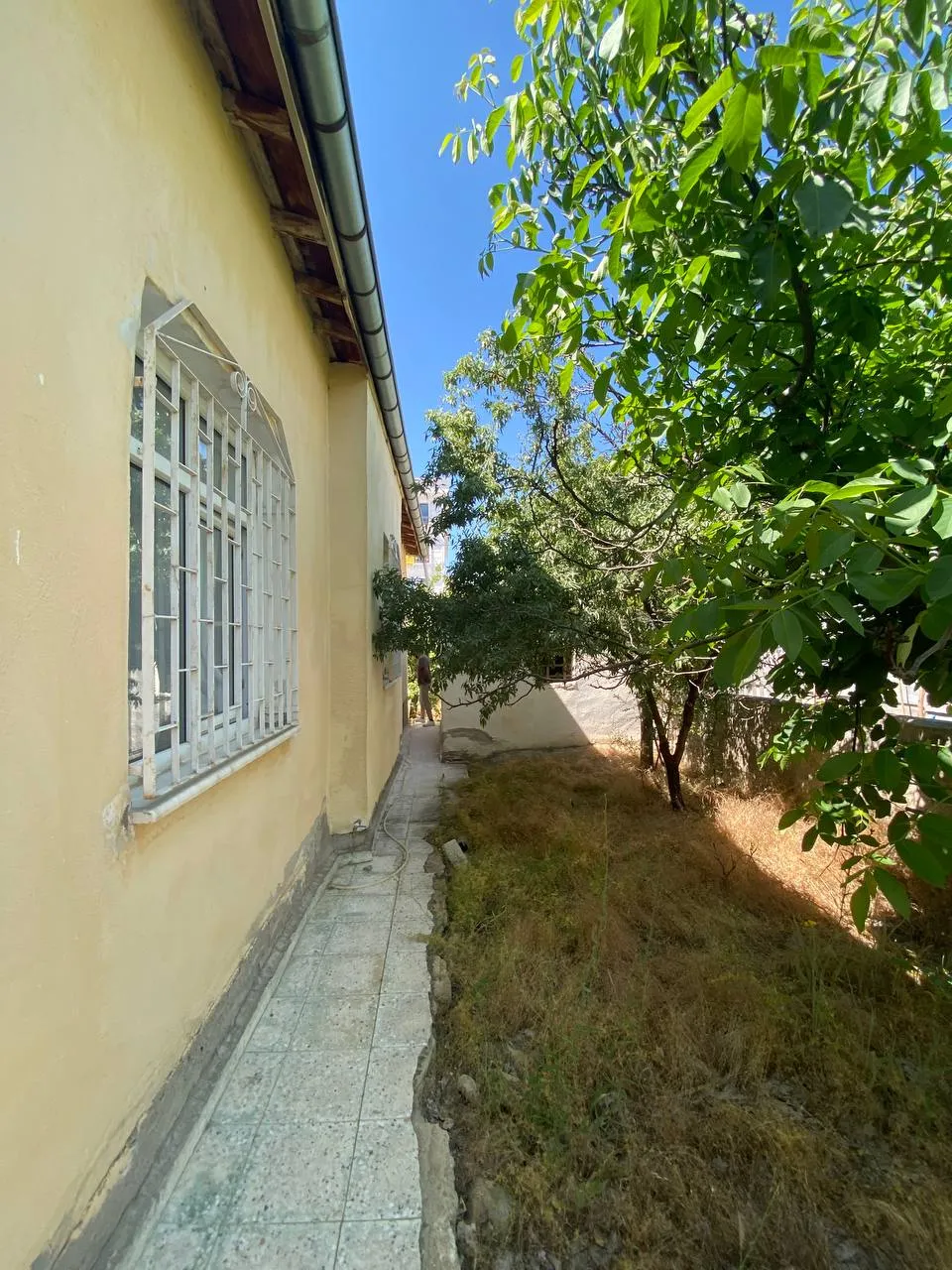 DEVELİ POLAT GAYRİMENKUL-AŞIK SEYRANİ MAH. .335 M2 ARSA İÇERİSİNDE SATILIK MÜSTAKİL EV