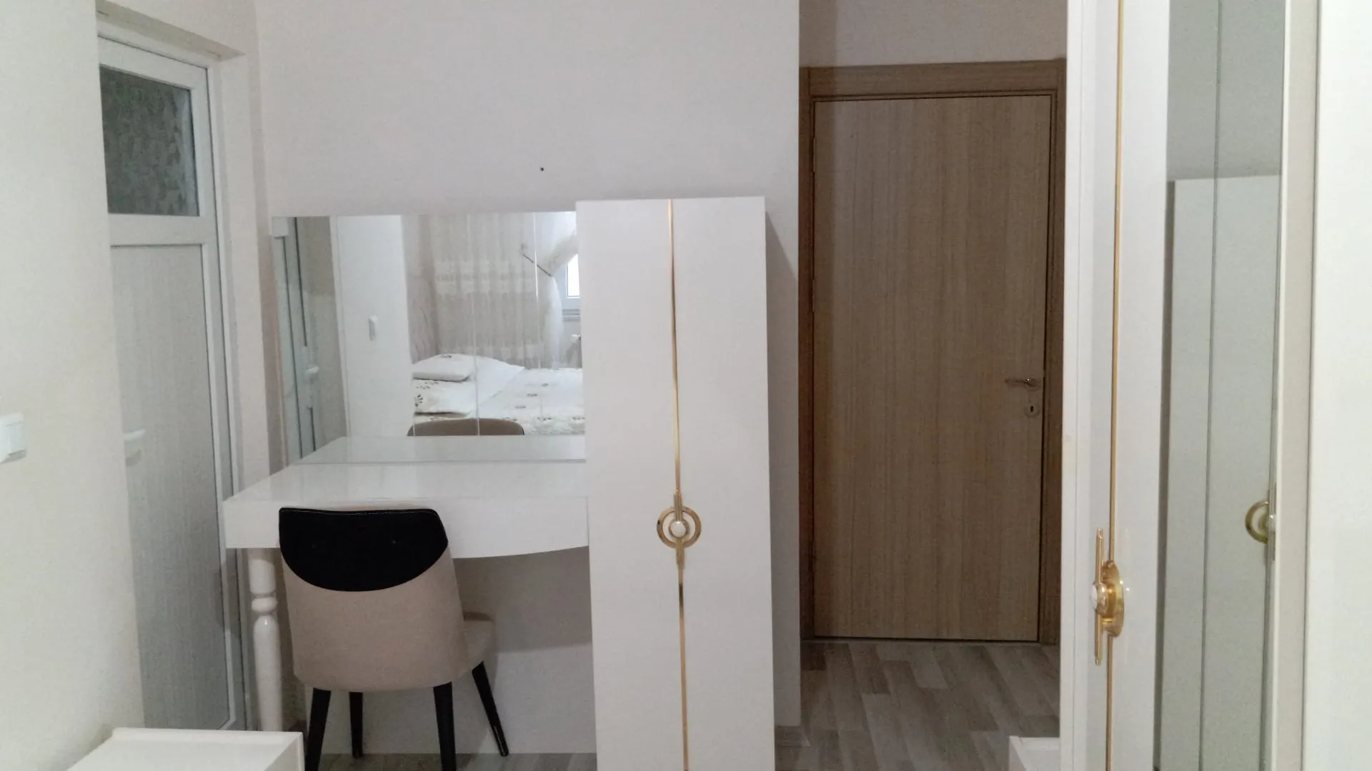 DEVELİ POLAT GAYRİMENKUL-AŞIK SEYRANİ MAH. ANAYOL ÜZERİ SATILIK BAKIMLI DAİRE