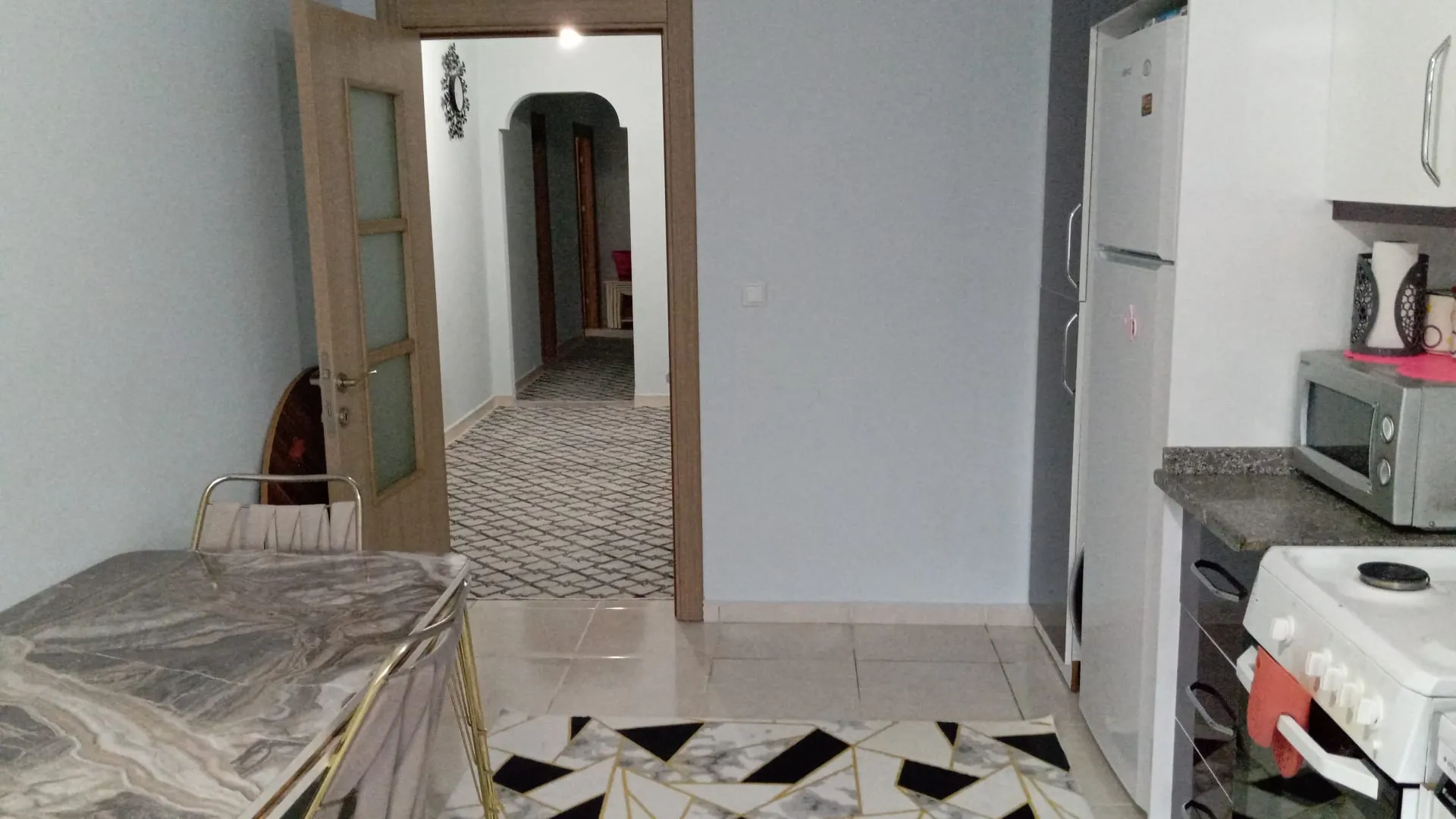 DEVELİ POLAT GAYRİMENKUL-AŞIK SEYRANİ MAH. ANAYOL ÜZERİ SATILIK BAKIMLI DAİRE