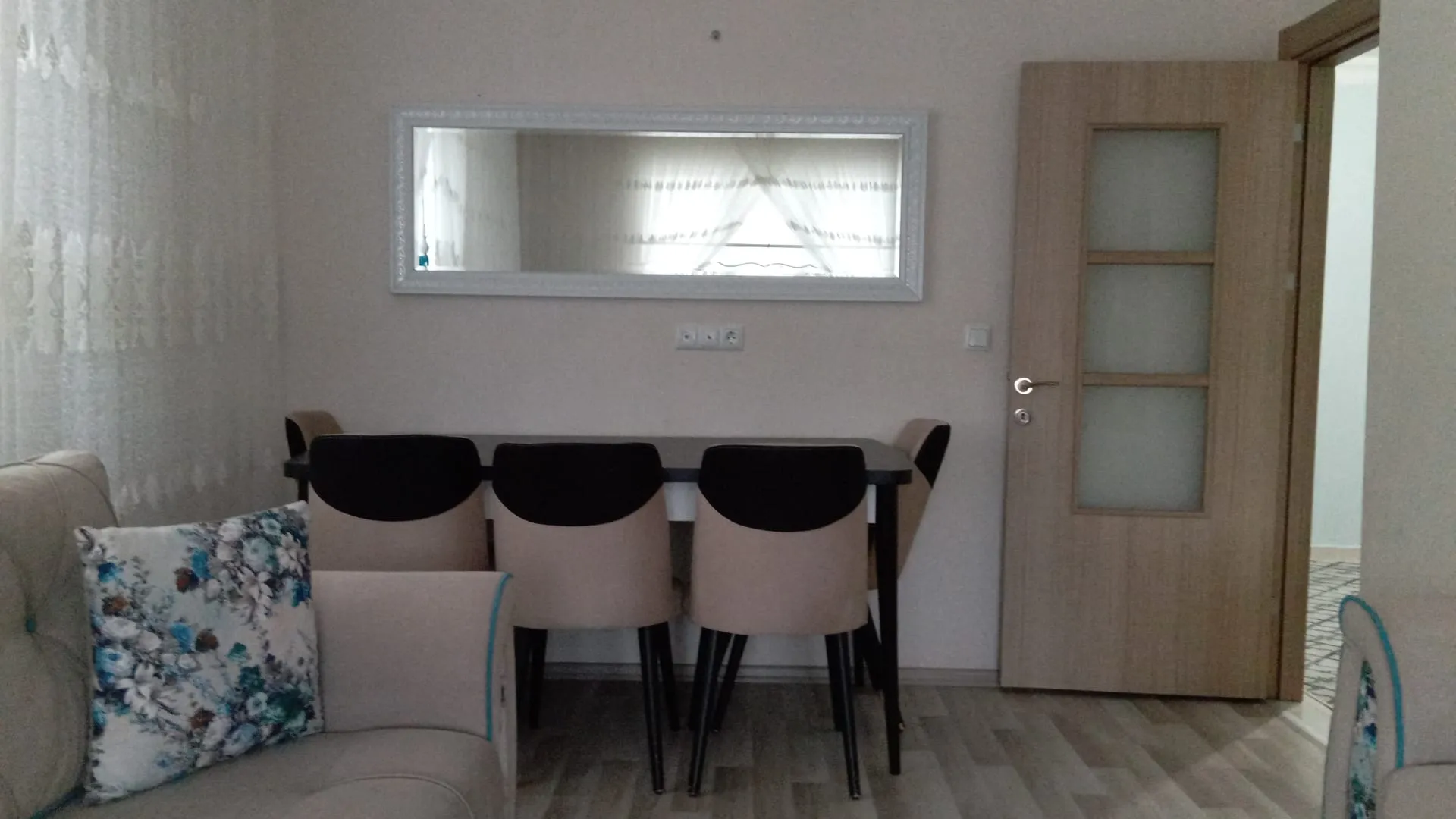 DEVELİ POLAT GAYRİMENKUL-AŞIK SEYRANİ MAH. ANAYOL ÜZERİ SATILIK BAKIMLI DAİRE