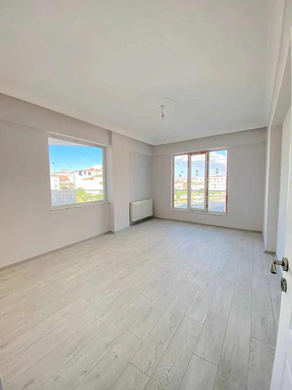 DEVELİ POLAT GAYRİMENKUL - AŞIK SEYRANİ MAH. ANAYOL ÜZERİ SATILIK SIFIR LÜX DAİRE