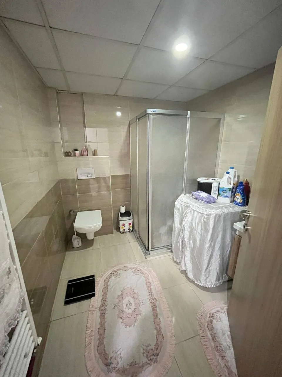 DEVELİ POLAT GAYRİMENKUL-AŞIK SEYRANİ MAH. CEZA EVİ İLERİSİNDE SATILIK GENİŞ BAKIMLI DAİRE