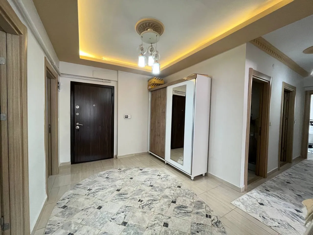 DEVELİ POLAT GAYRİMENKUL-AŞIK SEYRANİ MAH. CEZA EVİ İLERİSİNDE SATILIK GENİŞ BAKIMLI DAİRE