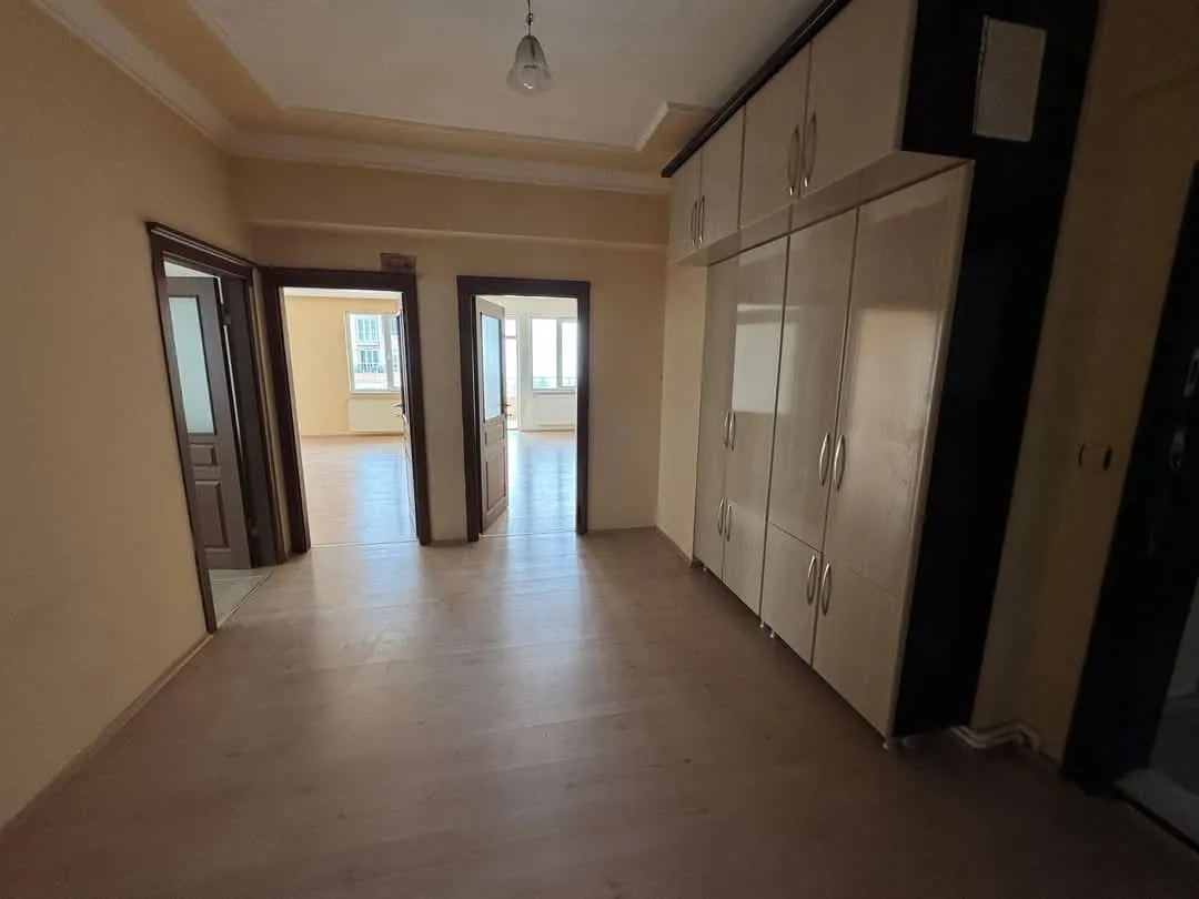 DEVELİ POLAT GAYRİMENKUL - AŞIK SEYRANİ MAH. KİRALIK BAKIMLI ARA KAT DAİRE