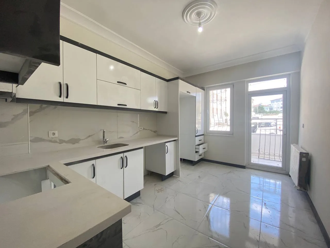 DEVELİ POLAT GAYRİMENKUL - AŞIK SEYRANİ MAH. KİRALIK TEMİZ DAİRE