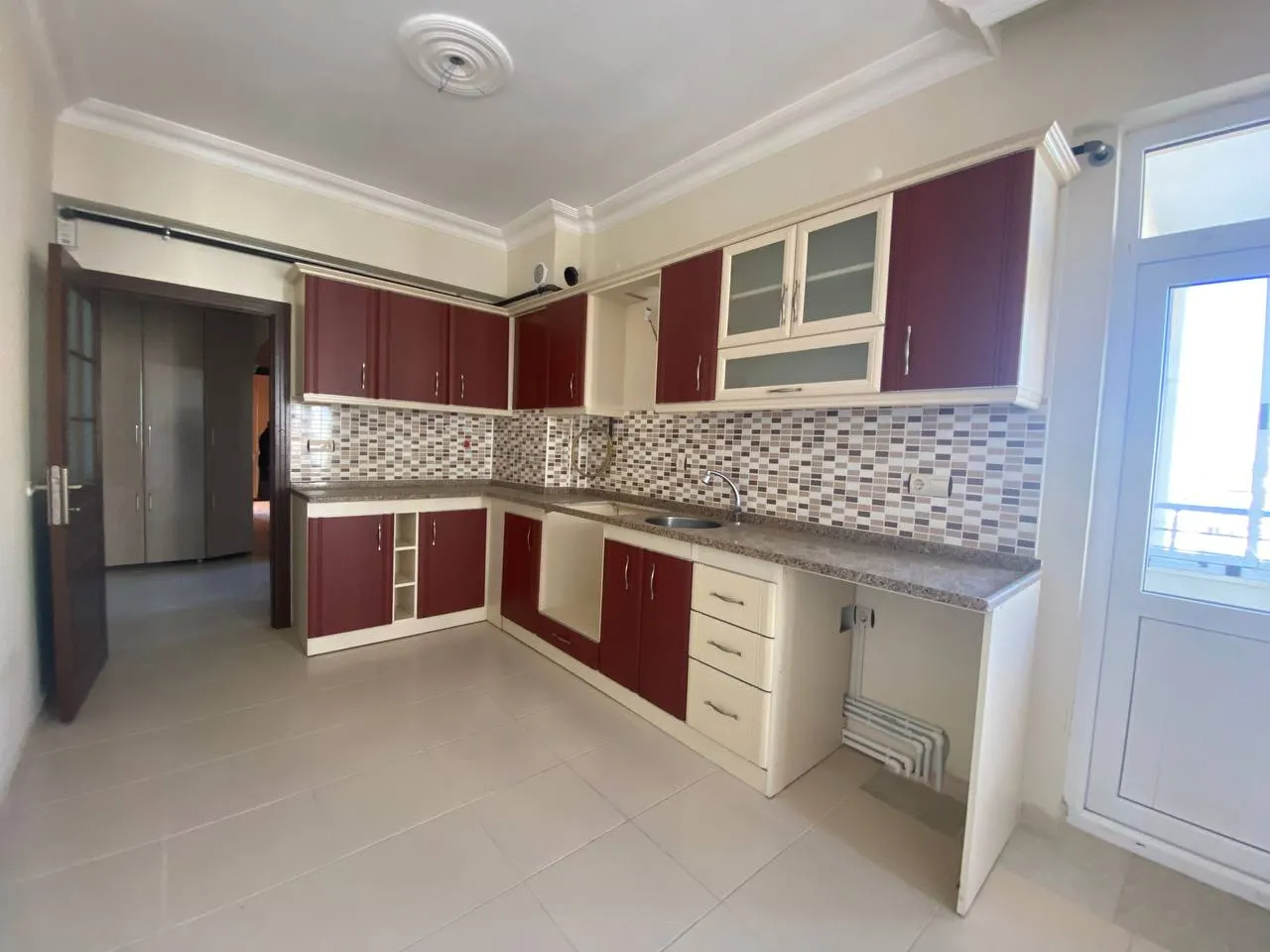 DEVELİ POLAT GAYRİMENKUL-AŞIK SEYRANİ MAH. SATILIK BAKIMLI GENİŞ DAİRE