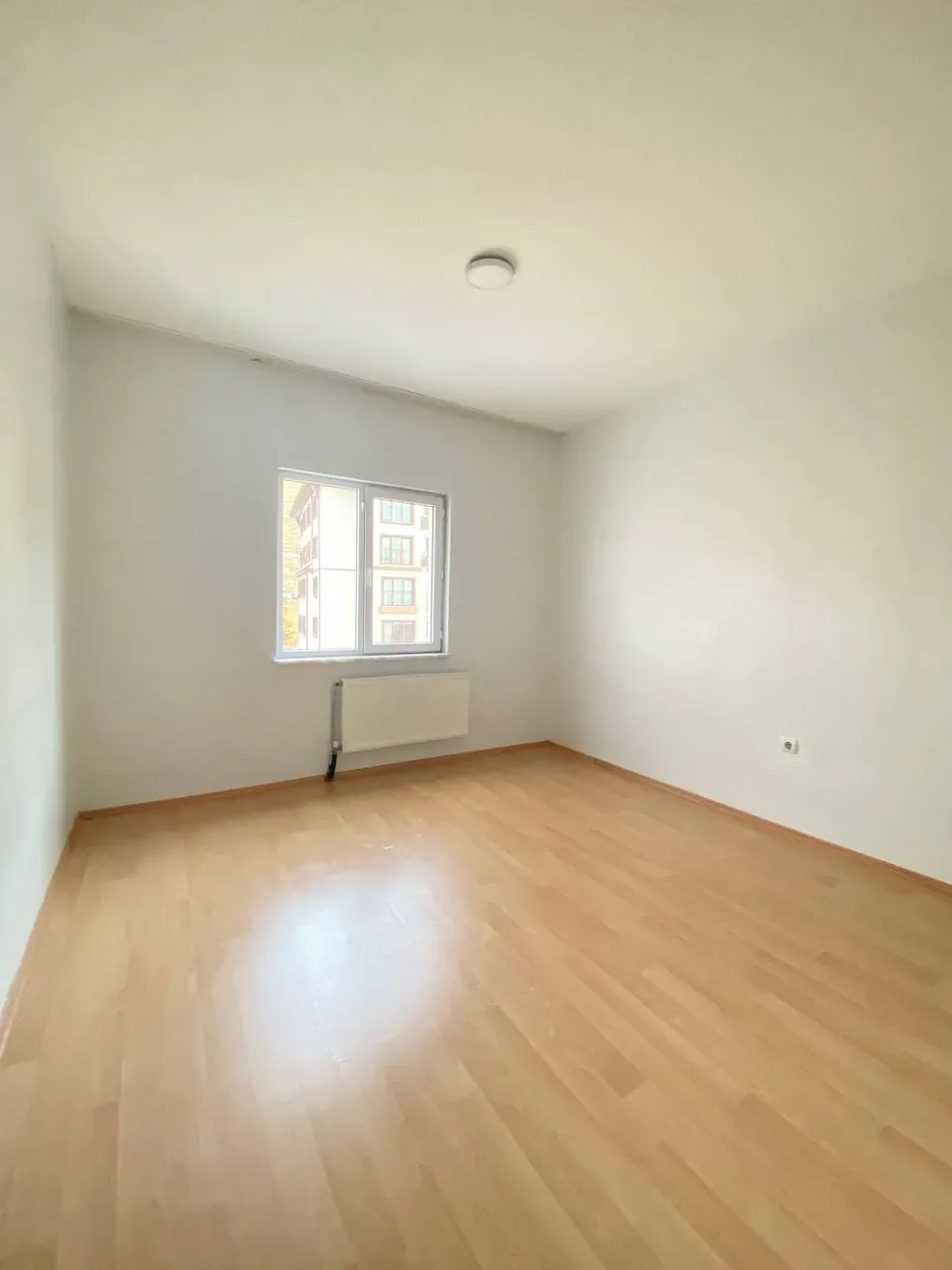 DEVELİ POLAT GAYRİMENKUL - BAHÇEBAŞI MAH. TOKİ DE SATILIK BAKIMLI DAİRE