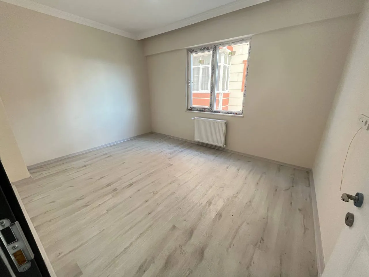 DEVELİ POLAT GAYRİMENKUL -BAHÇELİEVLER CADDE ÜZERİNDE SATILIK LÜX SIFIR DAİRE