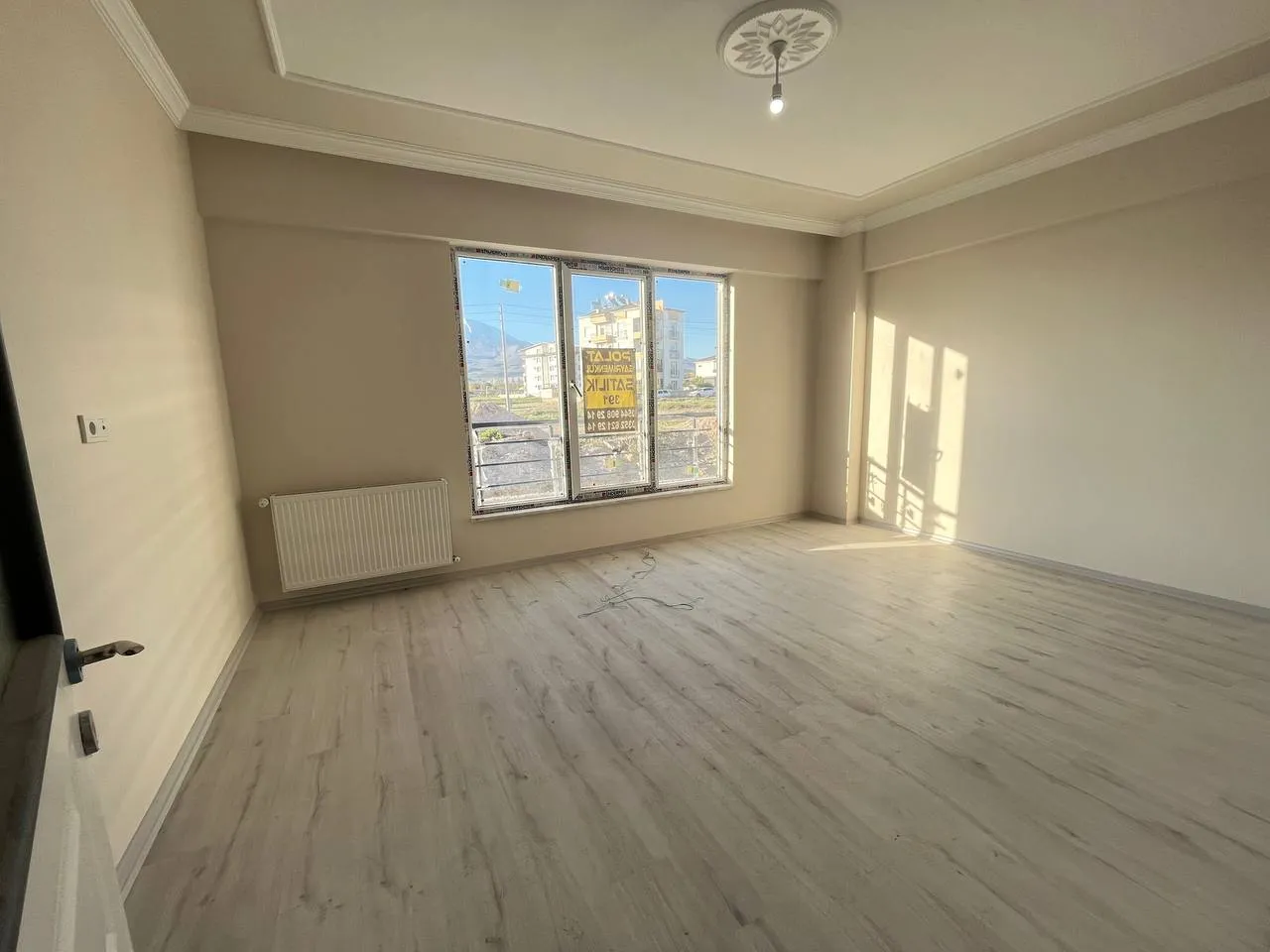 DEVELİ POLAT GAYRİMENKUL -BAHÇELİEVLER CADDE ÜZERİNDE SATILIK LÜX SIFIR DAİRE