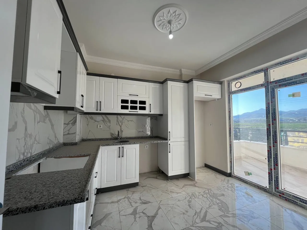 DEVELİ POLAT GAYRİMENKUL -BAHÇELİEVLER CADDE ÜZERİNDE SATILIK LÜX SIFIR DAİRE