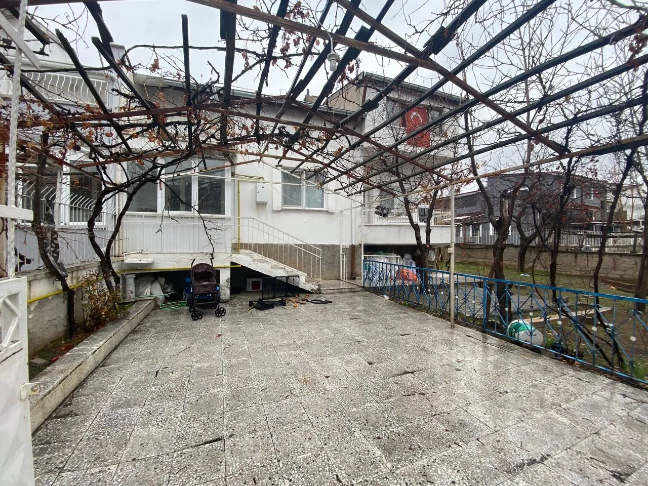 DEVELİ POLAT GAYRİMENKUL-BAHÇELİEVLER MAH. 780 M2 ARSA İÇERİSİNDE SATILIK MÜSTAKİL EV