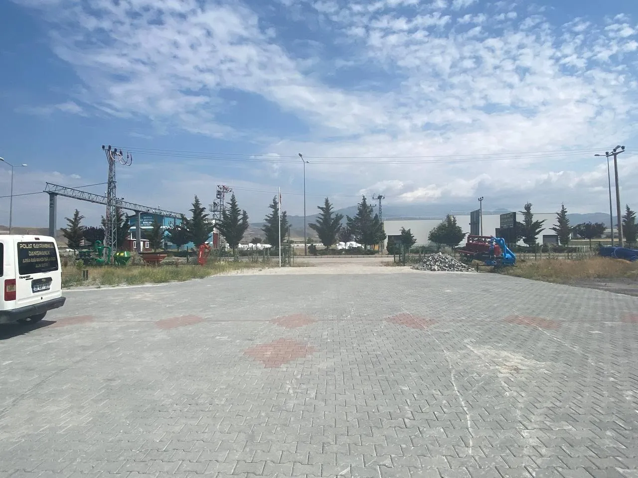 DEVELİ POLAT GAYRİMENKUL-BAHÇELİEVLER MAH. ANAYOL ÜZERİ KOMPLE SATILIK İŞ YERİ