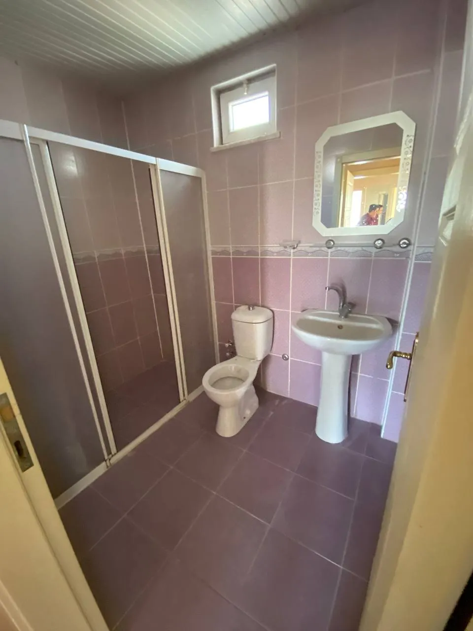 DEVELİ POLAT GAYRİMENKUL-CAMİCEDİT MAH. PAZAR ALTINDA SATILIK BAKIMLI DAİRE