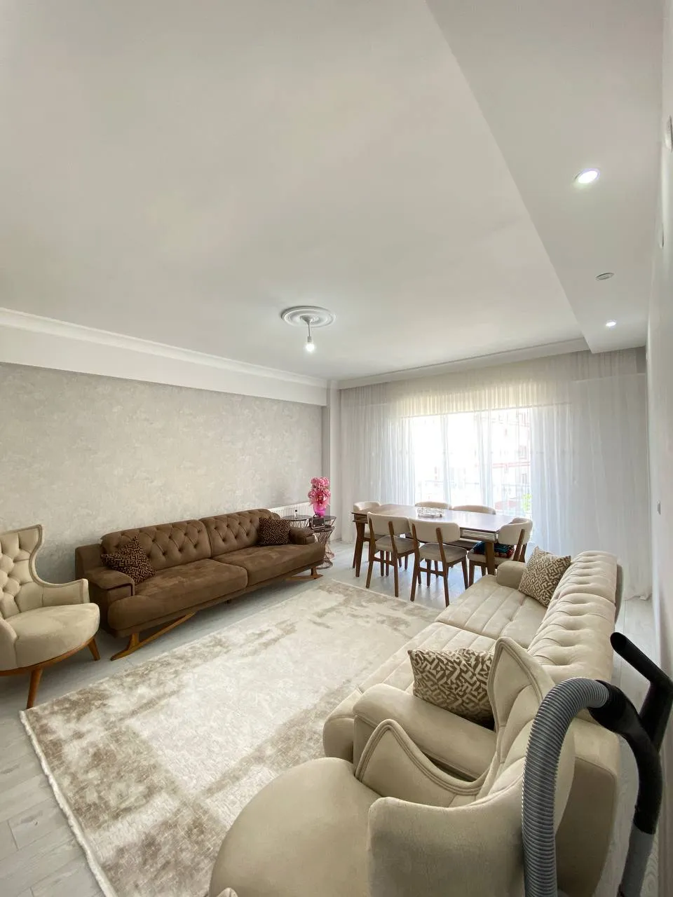 DEVELİ POLAT GAYRİMENKUL - CAMİCEDİT MAH. PAZAR ALTINDA SATILIK DOLU DOLU DAİRE