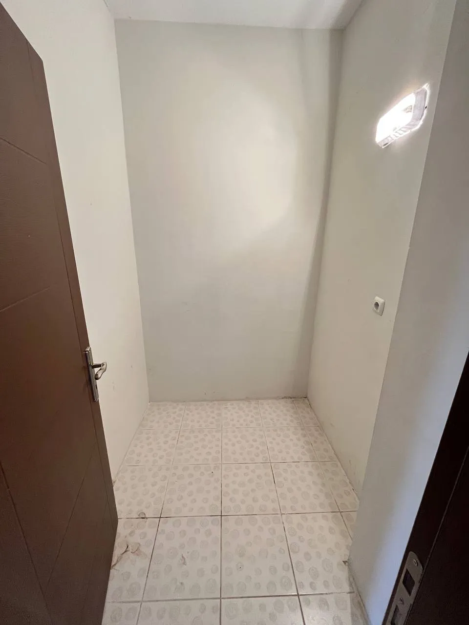 DEVELİ POLAT GAYRİMENKUL - ÇARŞI MERKEZDE ARA KAT KİRALIK DAİRE