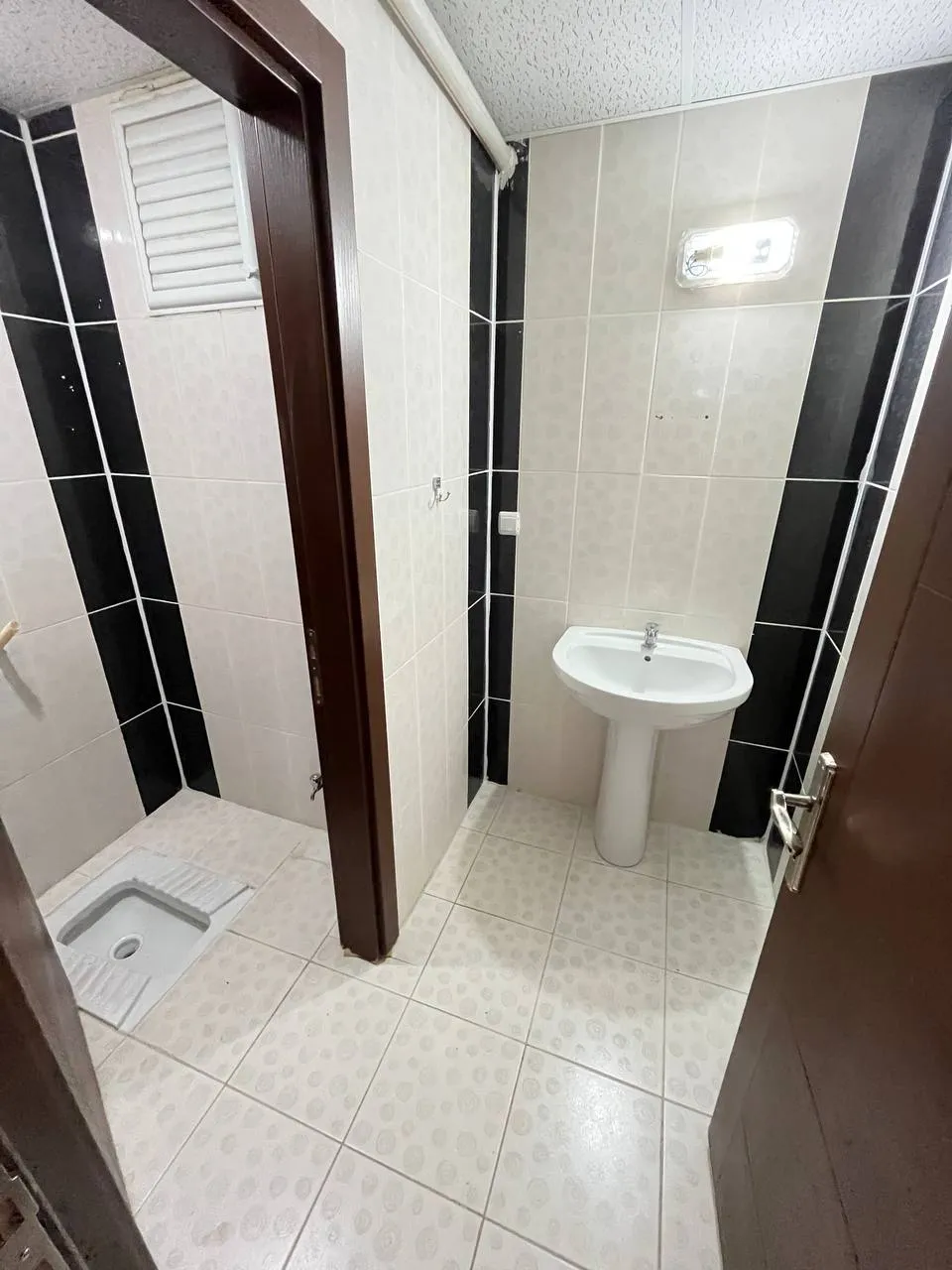 DEVELİ POLAT GAYRİMENKUL - ÇARŞI MERKEZDE ARA KAT KİRALIK DAİRE