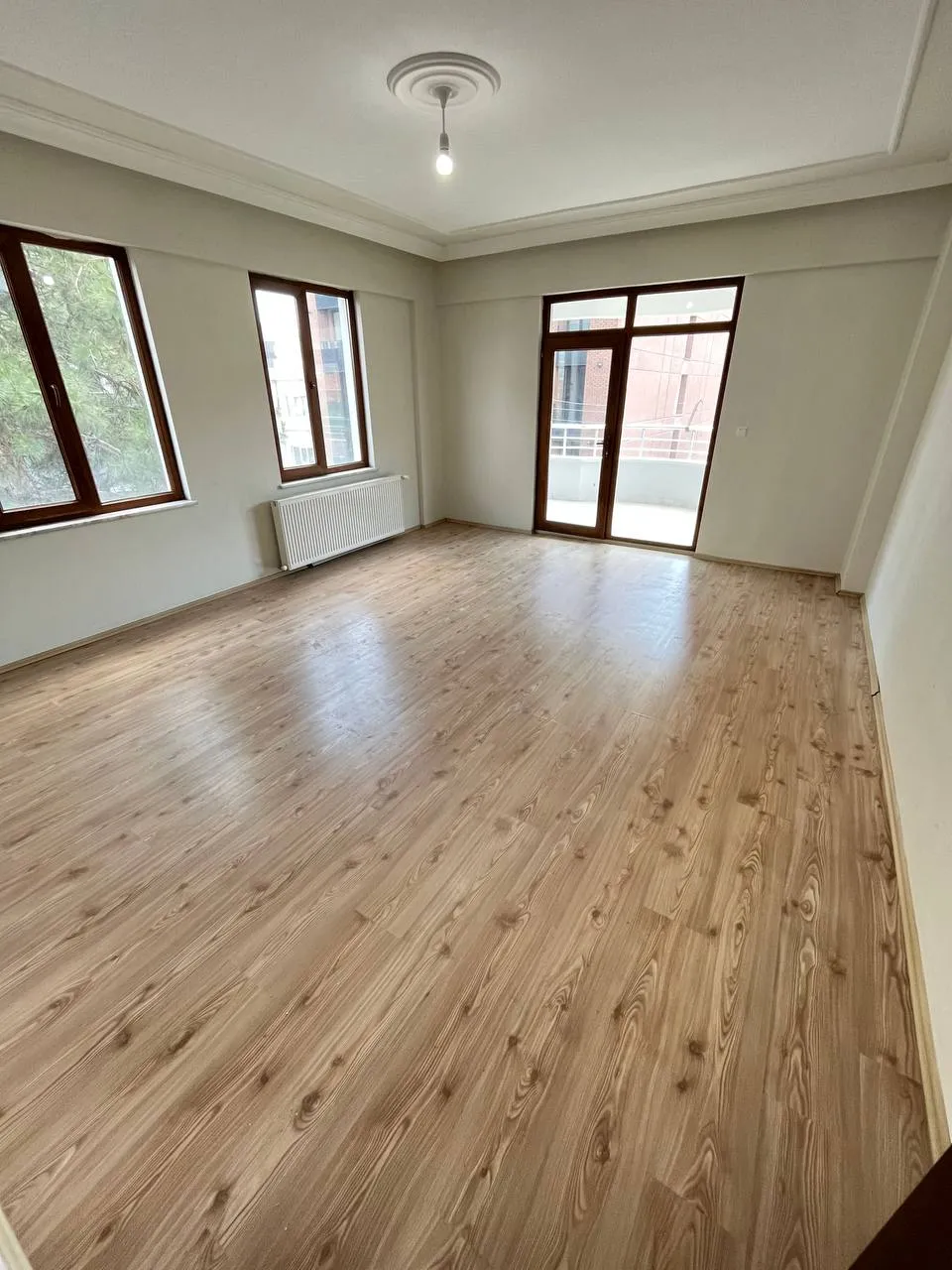 DEVELİ POLAT GAYRİMENKUL - ÇARŞI MERKEZDE ARA KAT KİRALIK DAİRE