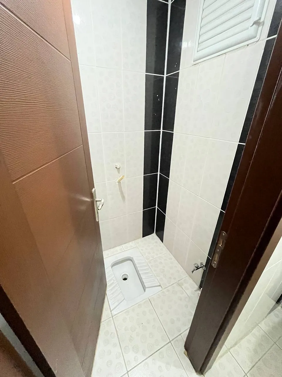 DEVELİ POLAT GAYRİMENKUL - ÇARŞI MERKEZDE ARA KAT KİRALIK DAİRE