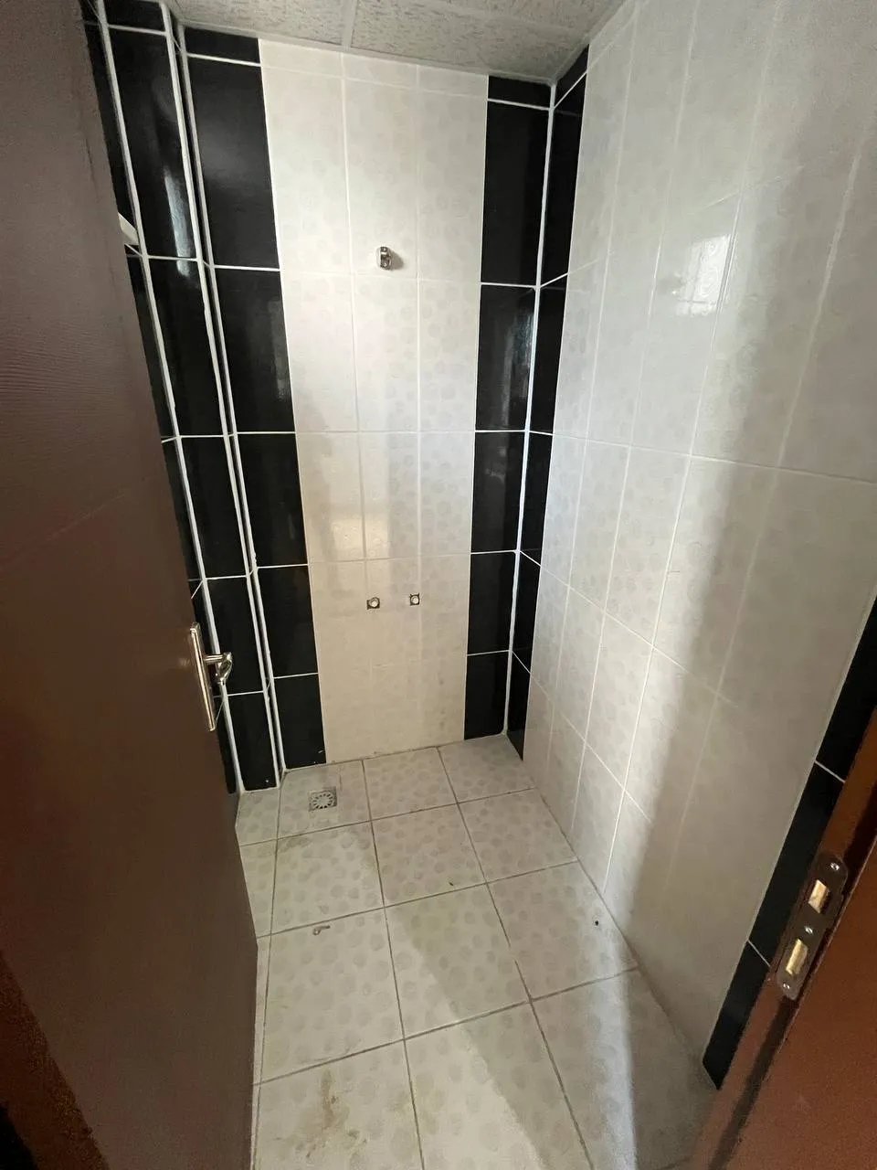 DEVELİ POLAT GAYRİMENKUL - ÇARŞI MERKEZDE ARA KAT KİRALIK DAİRE