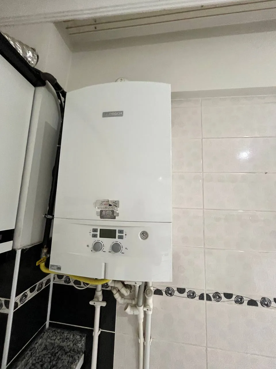 DEVELİ POLAT GAYRİMENKUL - ÇARŞI MERKEZDE ARA KAT KİRALIK DAİRE