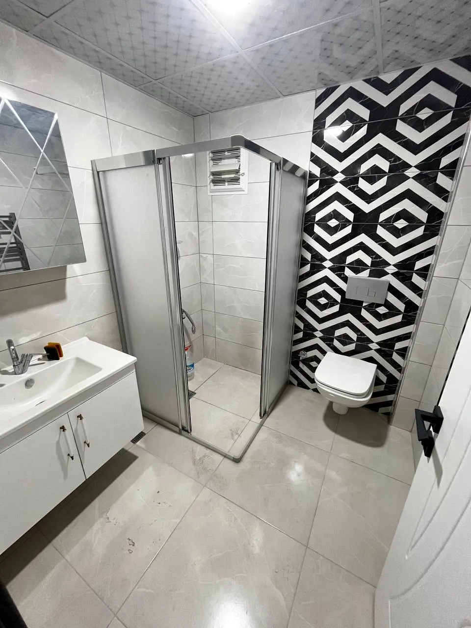 DEVELİ POLAT GAYRİMENKUL -  ÇARŞI MERKEZDE CADDE ÜZERİNDE SATILIK 3+1 FIRSAT LÜX DAİRE