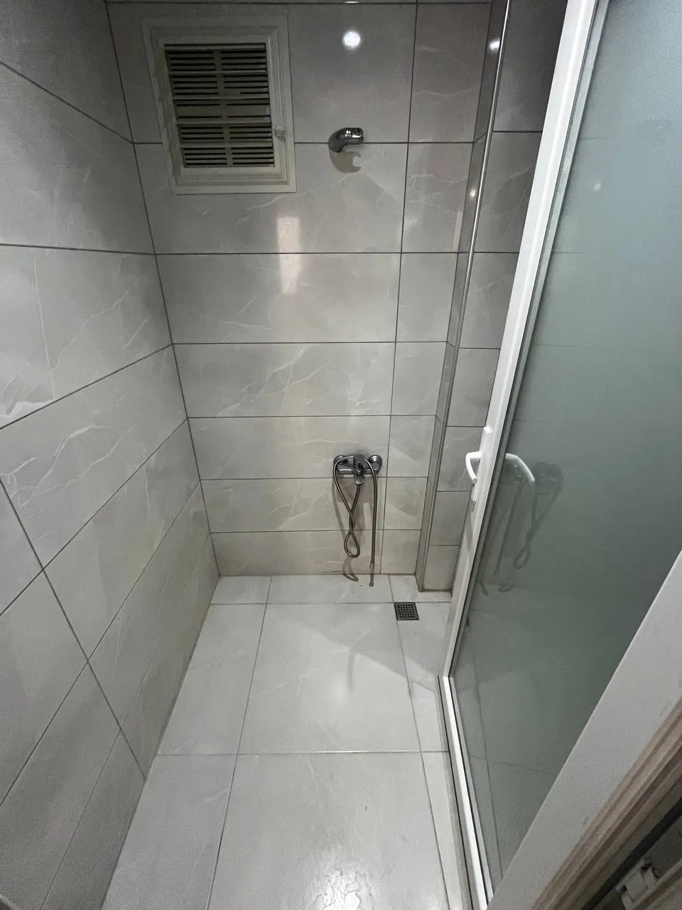 DEVELİ POLAT GAYRİMENKUL -  ÇARŞI MERKEZDE CADDE ÜZERİNDE SATILIK 3+1 FIRSAT LÜX DAİRE