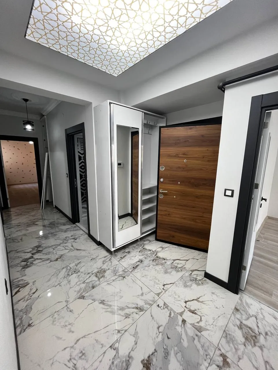 DEVELİ POLAT GAYRİMENKUL -  ÇARŞI MERKEZDE CADDE ÜZERİNDE SATILIK 3+1 FIRSAT LÜX DAİRE