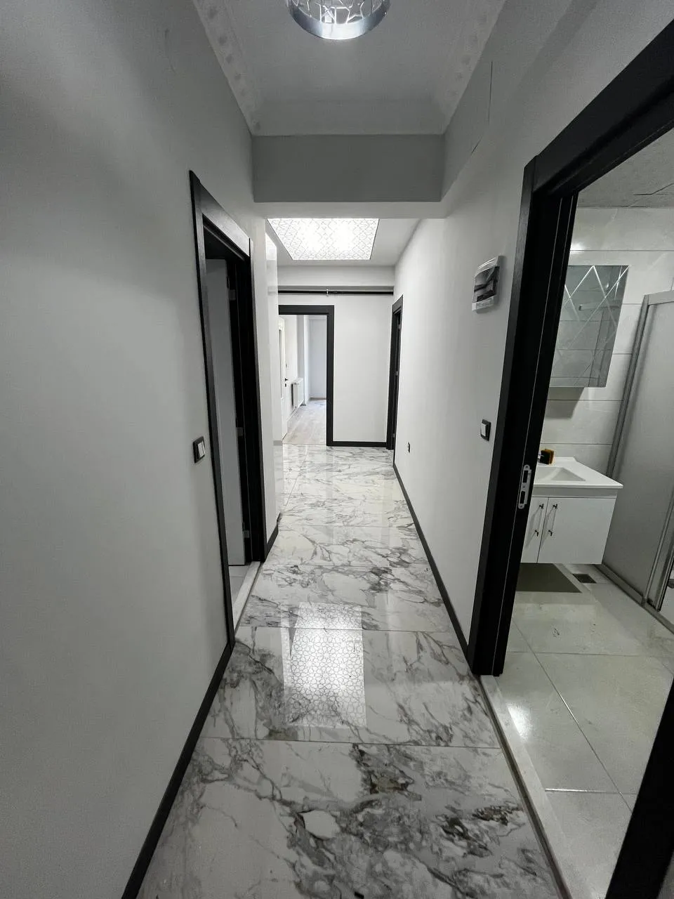 DEVELİ POLAT GAYRİMENKUL -  ÇARŞI MERKEZDE CADDE ÜZERİNDE SATILIK 3+1 FIRSAT LÜX DAİRE