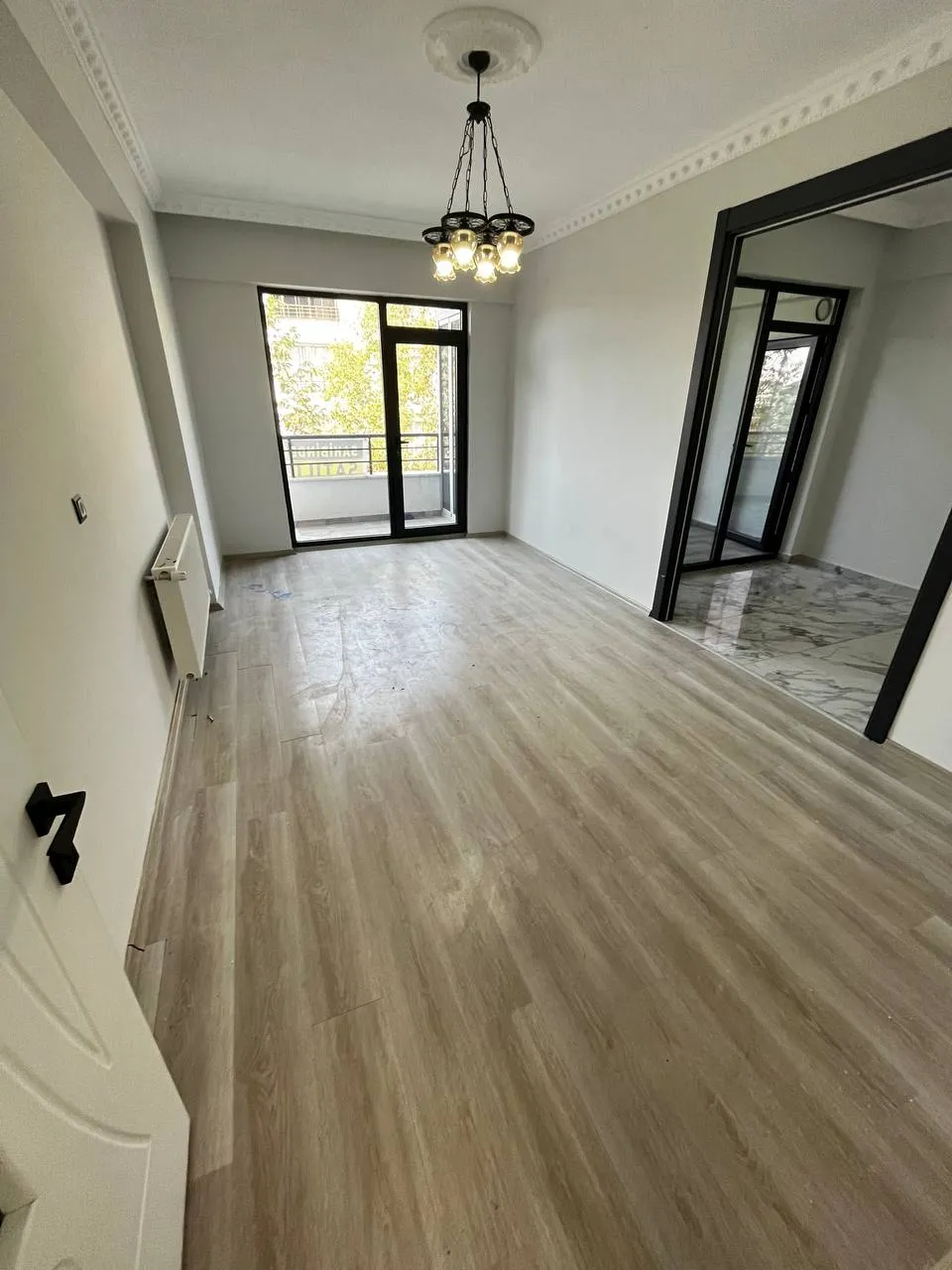 DEVELİ POLAT GAYRİMENKUL -  ÇARŞI MERKEZDE CADDE ÜZERİNDE SATILIK 3+1 FIRSAT LÜX DAİRE