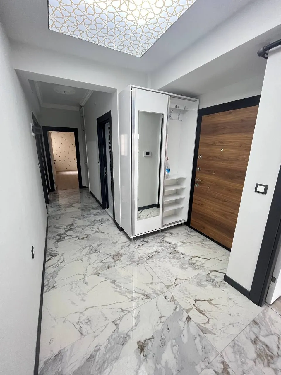 DEVELİ POLAT GAYRİMENKUL - ÇARŞI MERKEZDE CADDE ÜZERİNDE SATILIK 3+1 LÜX DAİRE