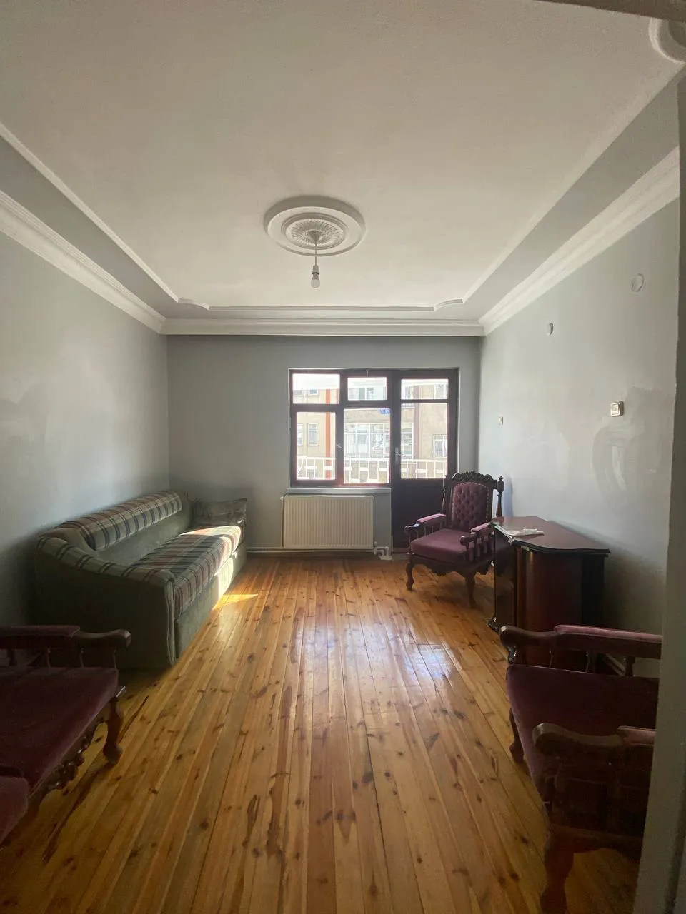 DEVELİ POLAT GAYRİMENKUL - ÇARŞI MERKEZDE EŞYALI KİRALIK DAİRE