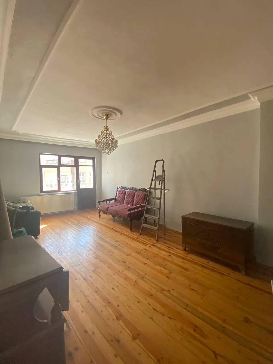 DEVELİ POLAT GAYRİMENKUL - ÇARŞI MERKEZDE EŞYALI KİRALIK DAİRE