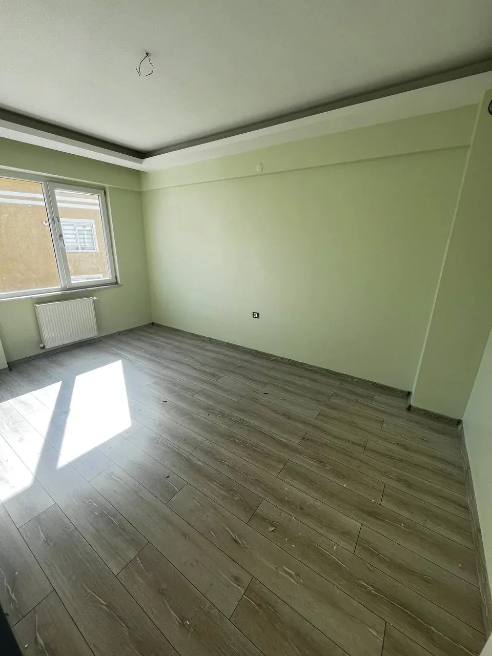 DEVELİ POLAT GAYRİMENKUL - ÇARŞI MERKEZDE GENİŞ KİRALIK DAİRE