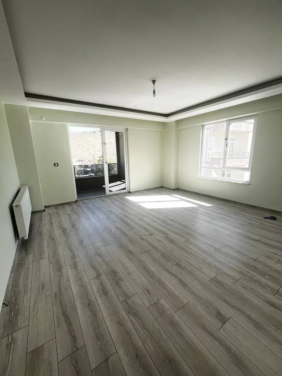 DEVELİ POLAT GAYRİMENKUL - ÇARŞI MERKEZDE GENİŞ KİRALIK DAİRE