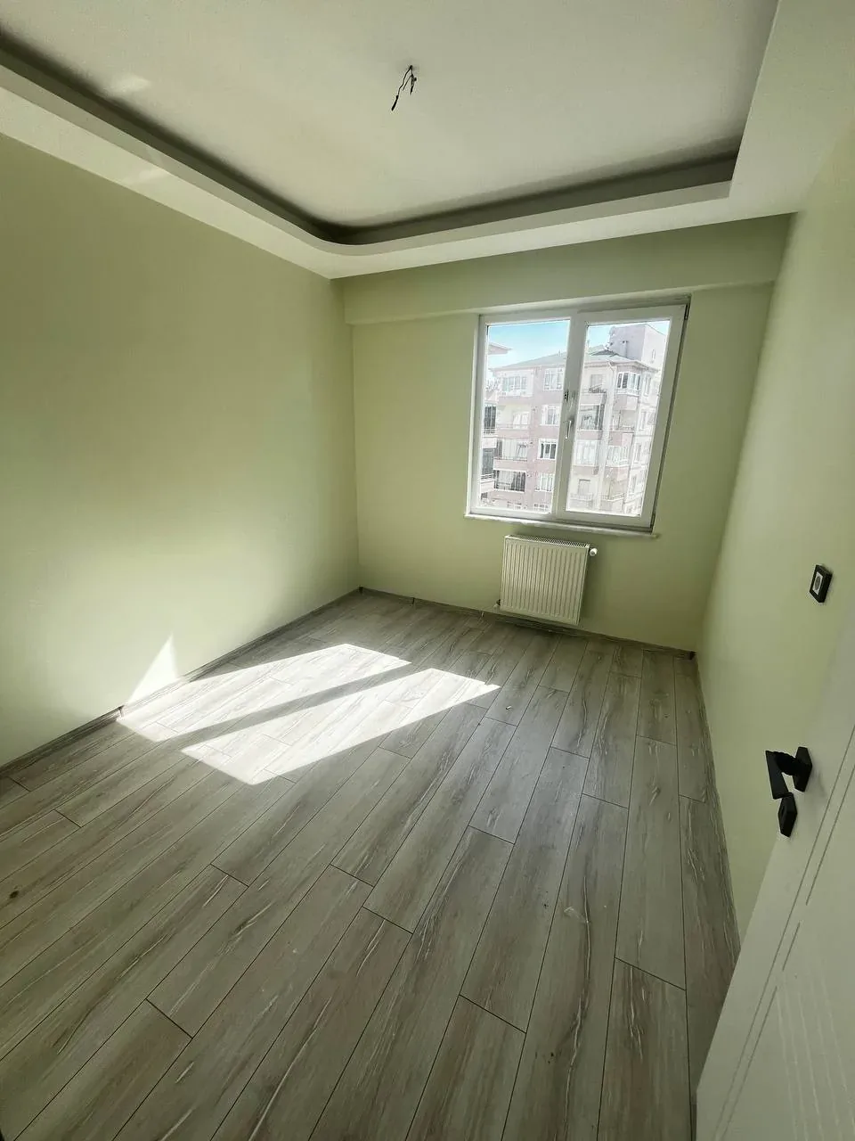DEVELİ POLAT GAYRİMENKUL - ÇARŞI MERKEZDE GENİŞ KİRALIK DAİRE