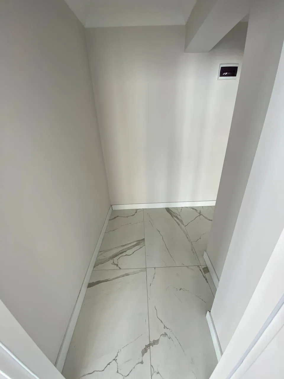 DEVELİ POLAT GAYRİMENKUL-ÇARŞI MERKEZDE KİRALIK 1+1 DAİRE VE 2 ADET OFİS