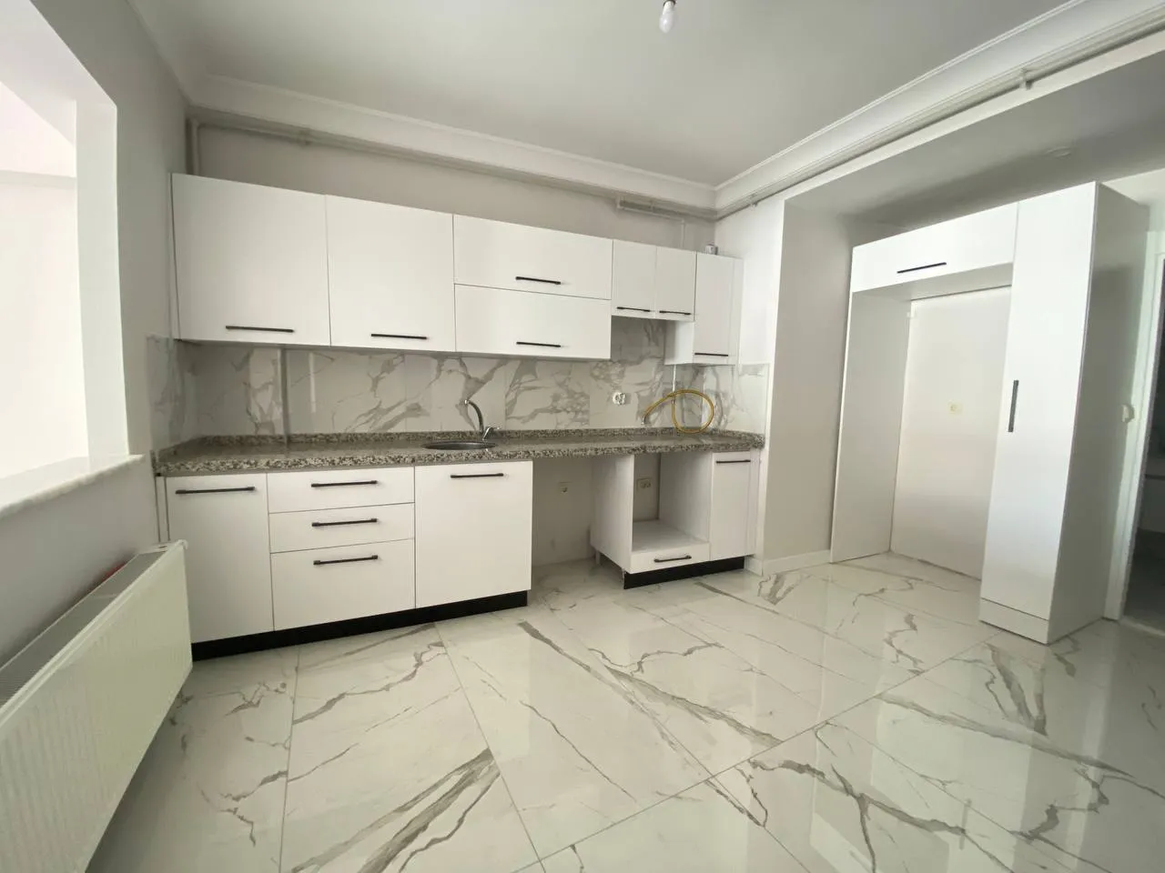 DEVELİ POLAT GAYRİMENKUL-ÇARŞI MERKEZDE KİRALIK 1+1 DAİRE VE 2 ADET OFİS