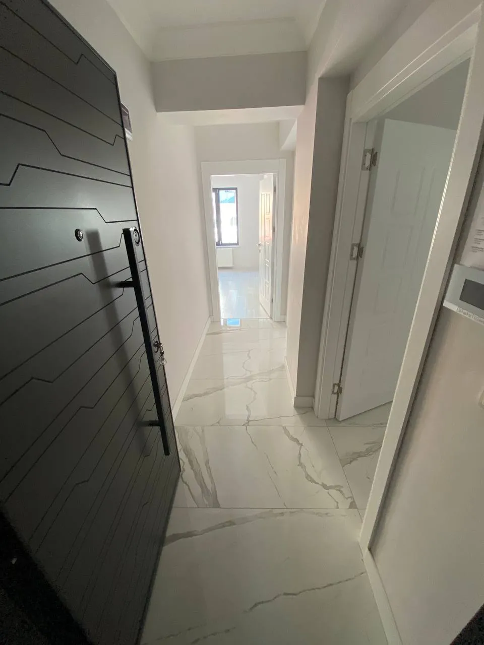 DEVELİ POLAT GAYRİMENKUL-ÇARŞI MERKEZDE KİRALIK 1+1 DAİRE VE 2 ADET OFİS