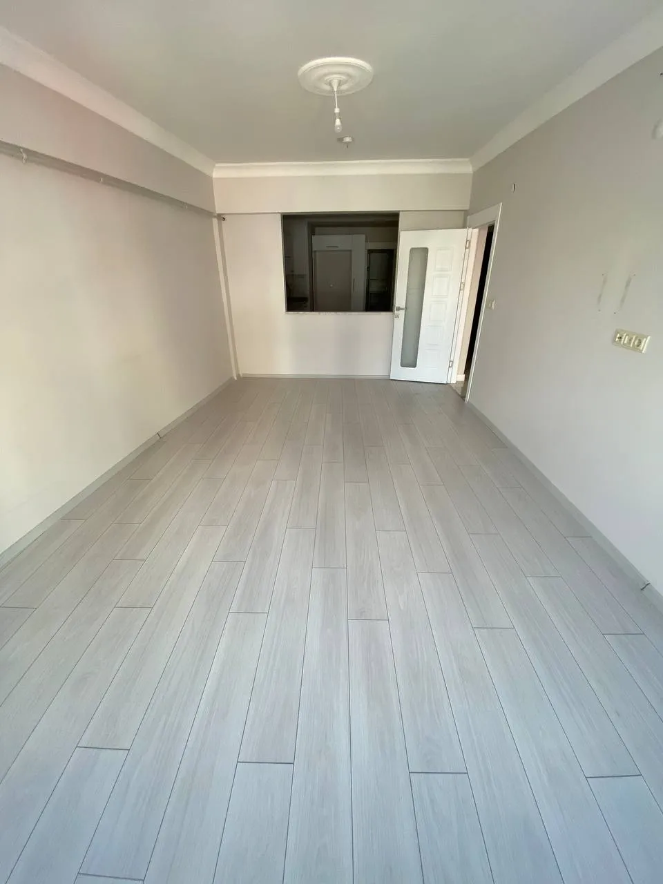 DEVELİ POLAT GAYRİMENKUL-ÇARŞI MERKEZDE KİRALIK 1+1 DAİRE VE 2 ADET OFİS