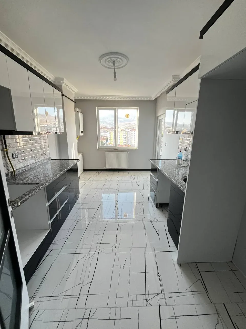 DEVELİ POLAT GAYRİMENKUL-ÇARŞI MERKEZDE KİRALIK 3 ADET DAİRE