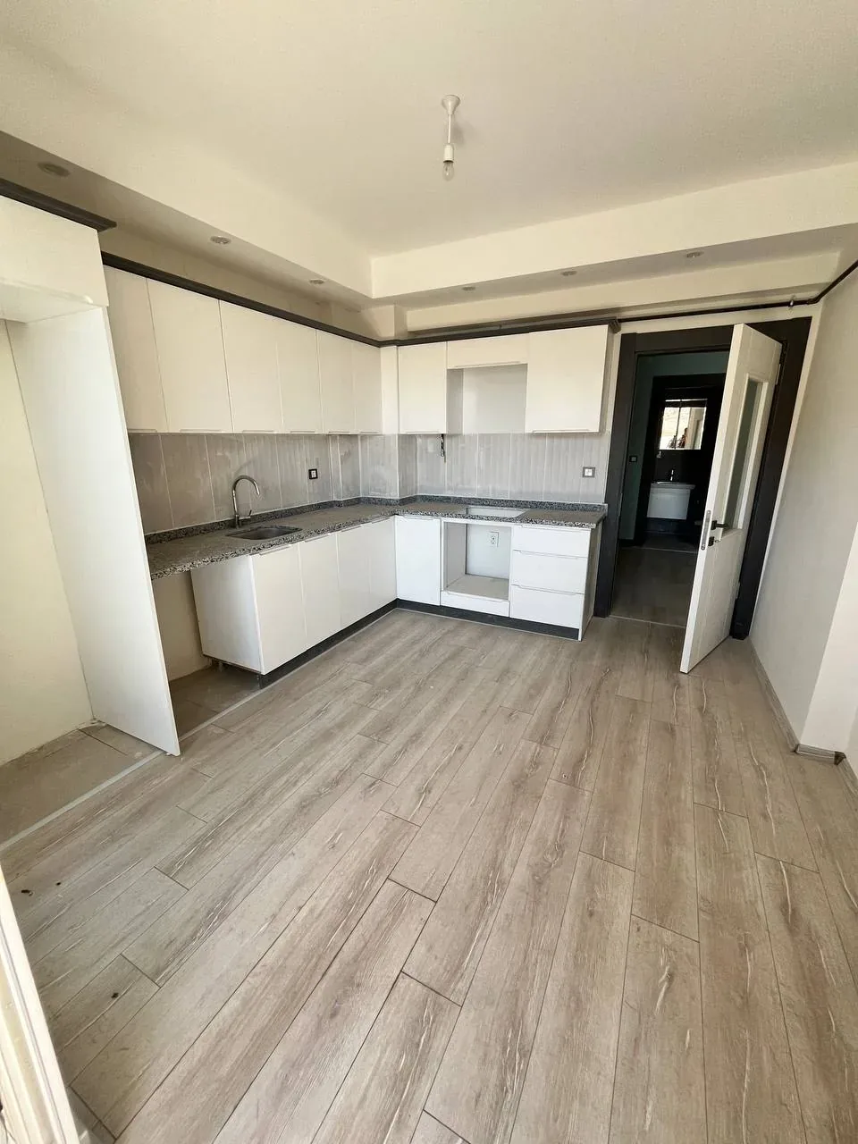  DEVELİ POLAT GAYRİMENKUL-ÇARŞI MERKEZDE MEVKİİNDE SATILIK GENİŞ LÜX DAİRE